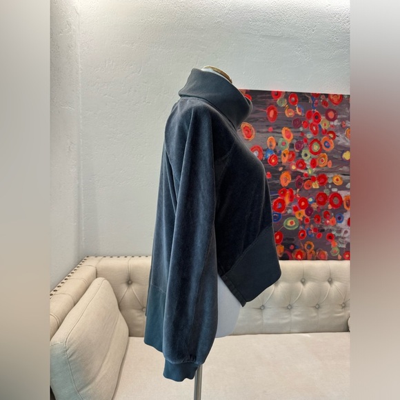 FREE PEOPLE Movement Last Chance Velour Pullover Shirt Charcoal Top Size XS - Picture 3 of 9